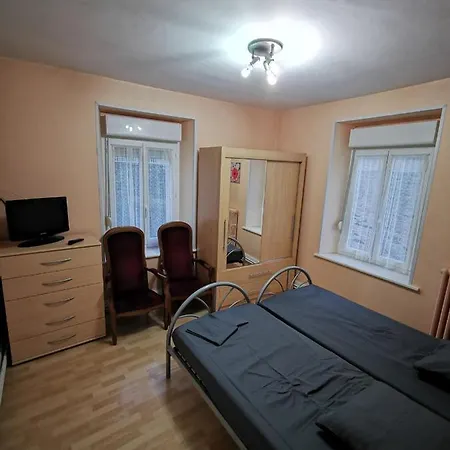 Les Geraniums Apartment *